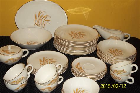Many of you will remember these Golden wheat plates from the 1950's. . Golden wheat dishes